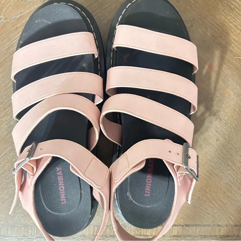 Union Bay " Dolce " platform sandals. - Picture 4 of 8